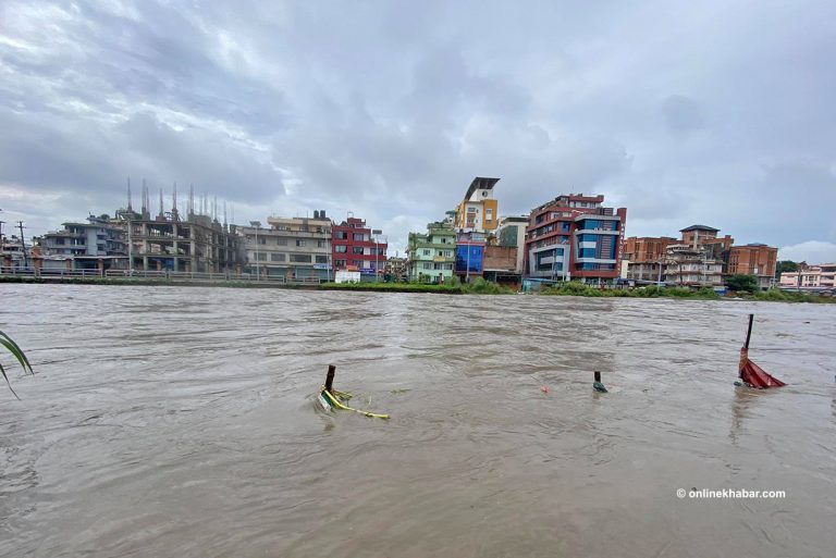 काठमाडौंमा बाढी, नदी किनारका घर एक तलासम्म डुबे