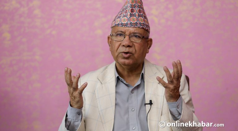 हाम्रो पार्टीको वैधानिकतामा प्रश्न उठाए सहन सक्दैनौं : माधव नेपाल