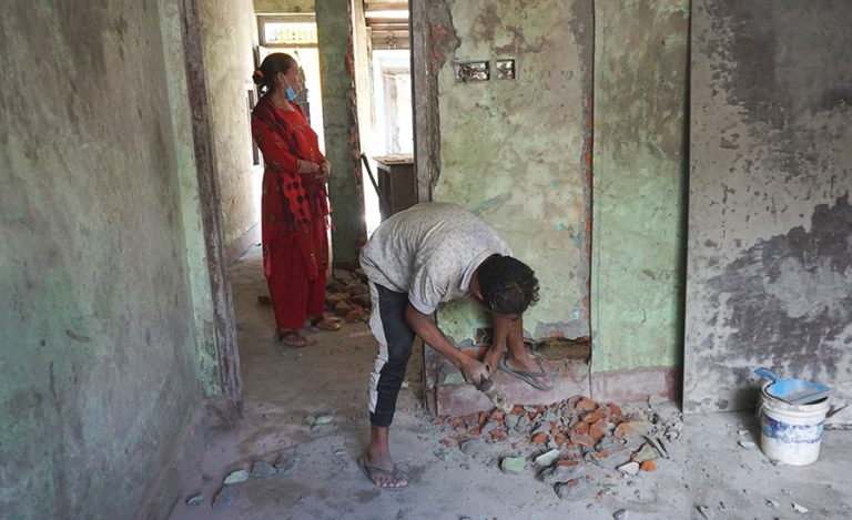 बगरबाट घर खोतलेर बस्न थाले मेलम्चीवासी