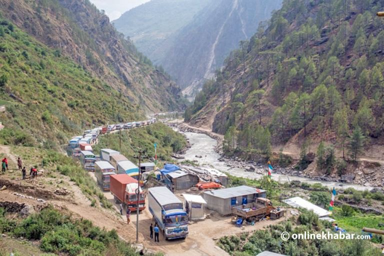 महामारीले रसुवागढी नाका क्षेत्रका व्यवसायी सकसमा (भिडियो रिपोर्ट)