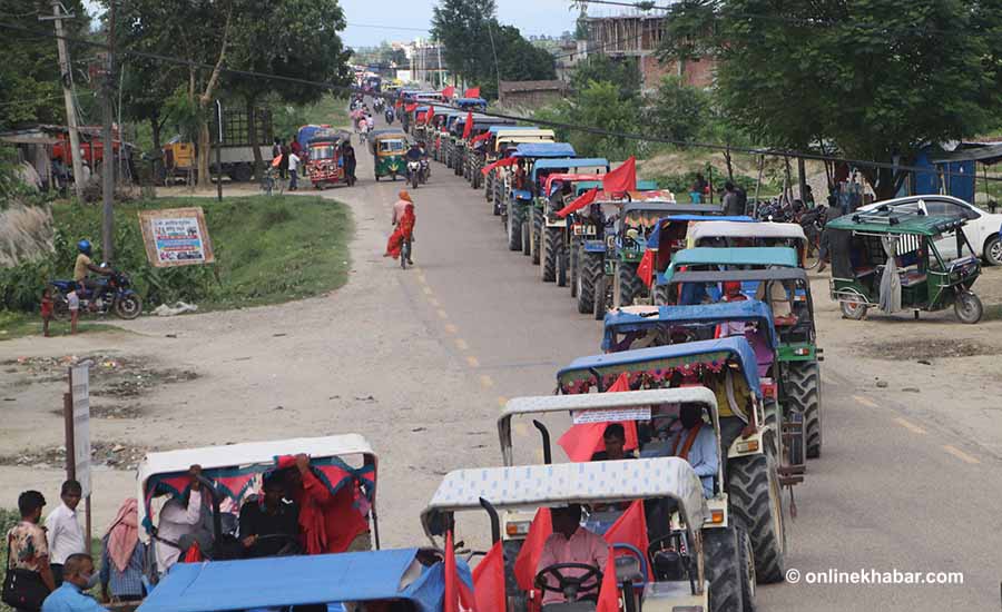 छिटो मल उपलब्ध गराउन माग गर्दै रौतहटका किसान आन्दोलित