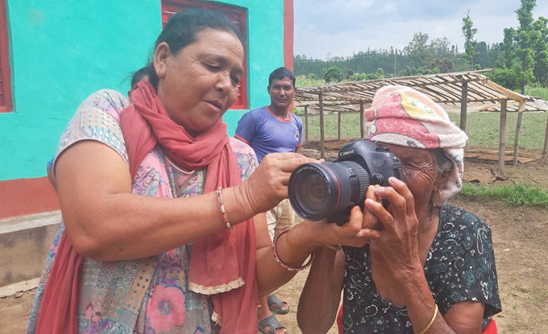 ३० वर्षअघि क्यामेरा चलाउने ग्रामीण महिलाको कथा