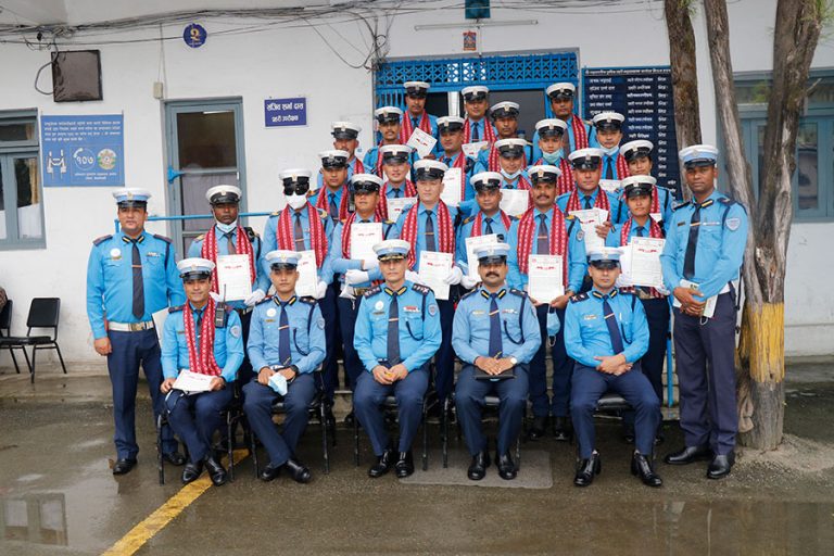घुस अस्वीकार गर्ने २४ ट्राफिक प्रहरी पुरस्कृत