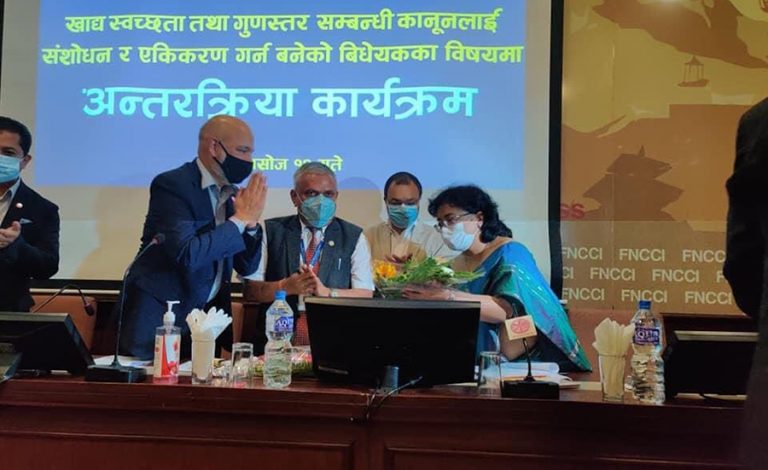 एउटै कार्यक्रममा खाद्यको महानिर्देशक दाबी गर्दै राय र जोशी पुगेपछि…