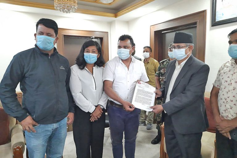 दार्चुला घटनालाई लिएर आफ्नो पुत्ला जलाएकामा गृहमन्त्रीको आपत्ति