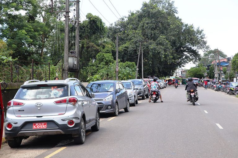 भरतपुर अस्पतालसँग जमिन छ, पार्किङ छैन