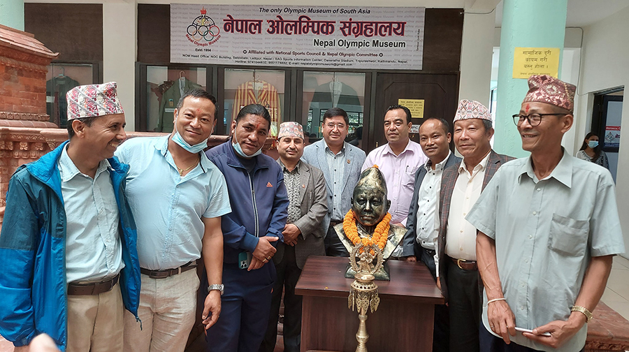 प्रथम अन्तर्राष्ट्रिय धावक स्व. जोशीको प्रतीमा अनावरण