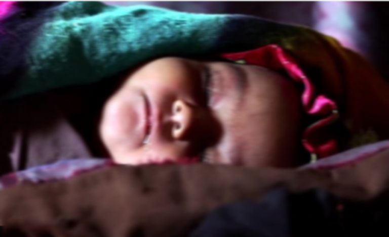 अफगानिस्तानमा चरम मानवीय संकट : भोक मेटाउन एक दम्पतीले बेचे आफ्नै छोरी