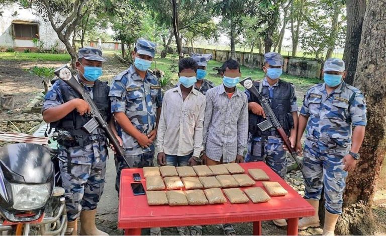 १० किलो चरेससहित पर्सामा दुई जना पक्राउ