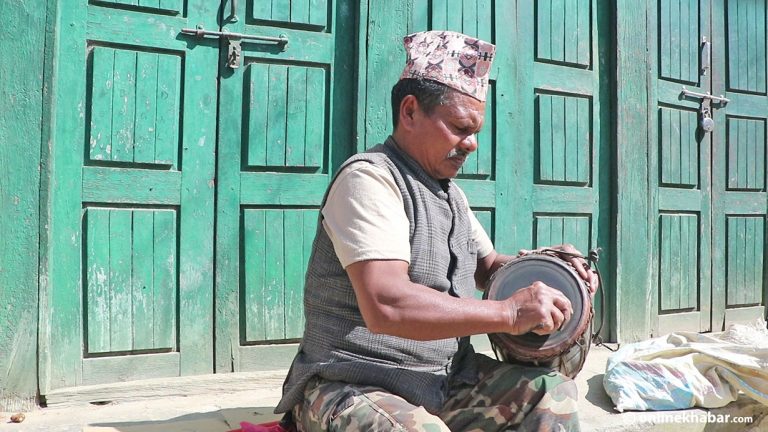 मादल बनाउने पेशा संकटमा