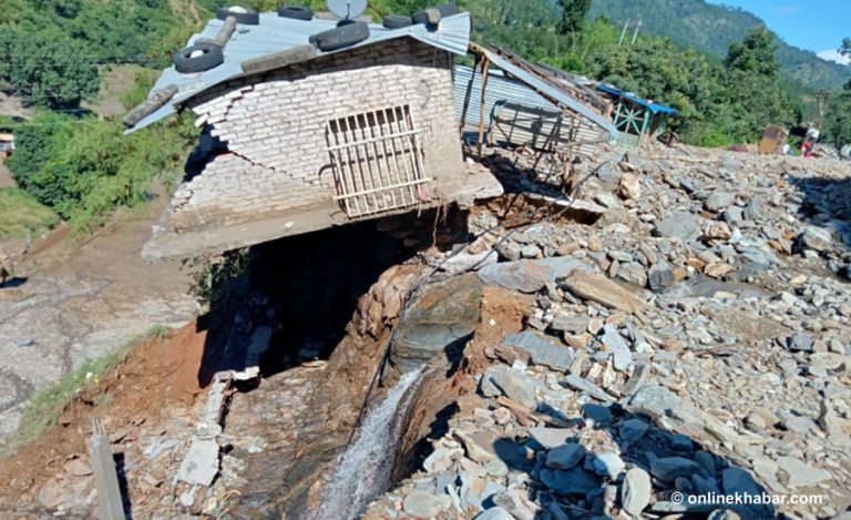 बेमौसमी वर्षाले आएको बाढीपहिरोमा परी सुदूरपश्चिममा ३७ जनाले ज्यान गुमाए