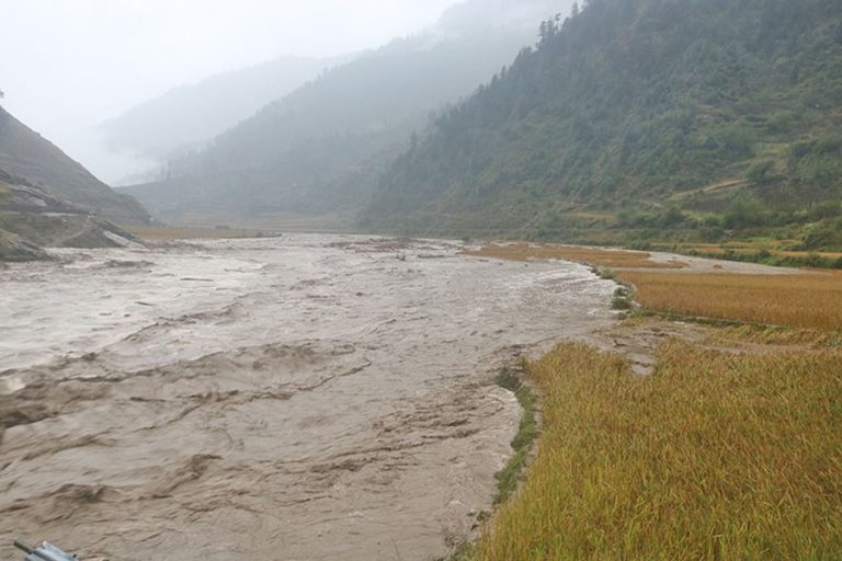 बाढीपहिरोबाट मृत्‍यु हुनेको संख्या सय नाघ्‍यो, ४० जना घाइते