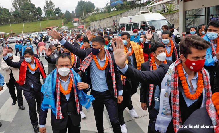 स्वदेश फर्कियो साफ उपविजेता नेपाली टोली, खेलकुदमन्त्रीले गरे स्वागत