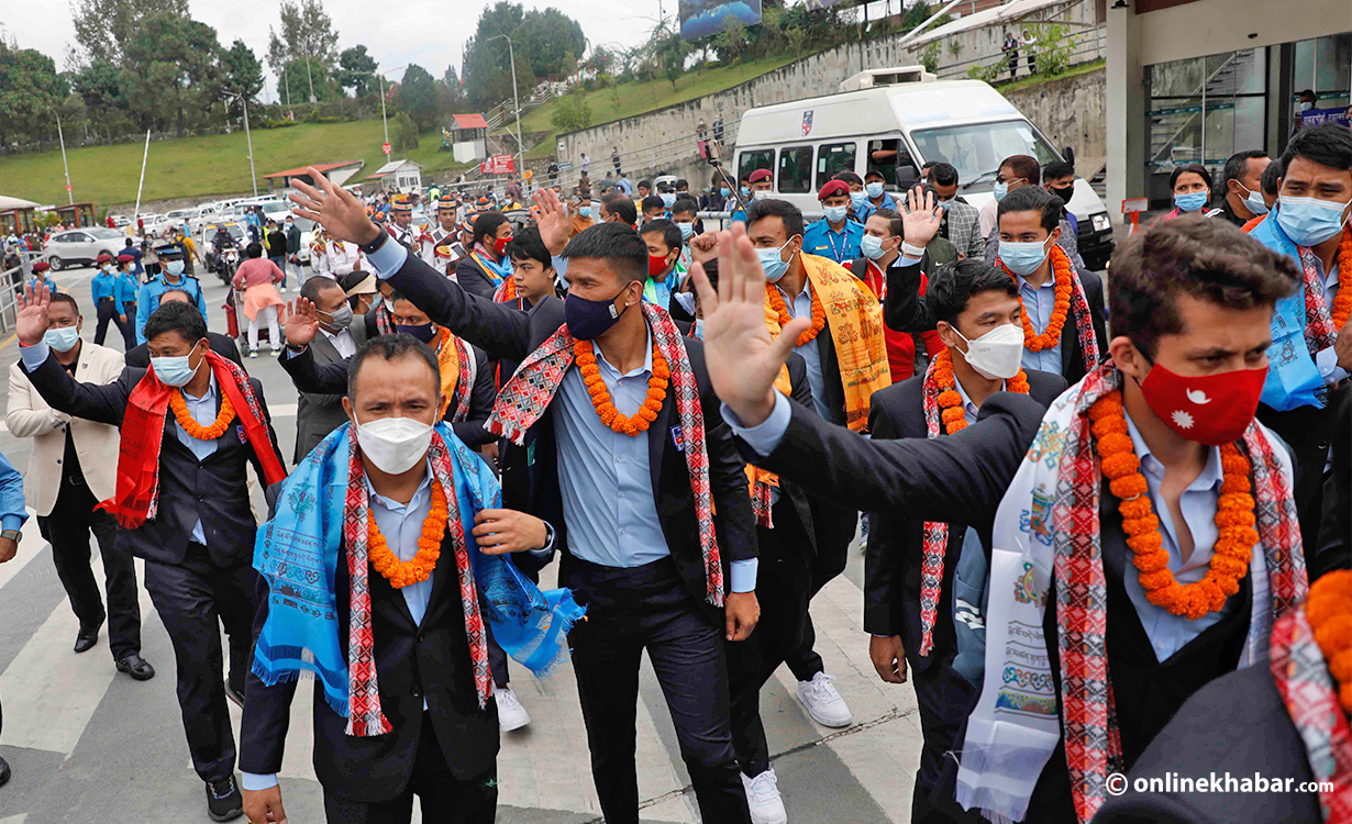 स्वदेश फर्कियो साफ उपविजेता नेपाली टोली, खेलकुदमन्त्रीले गरे स्वागत
