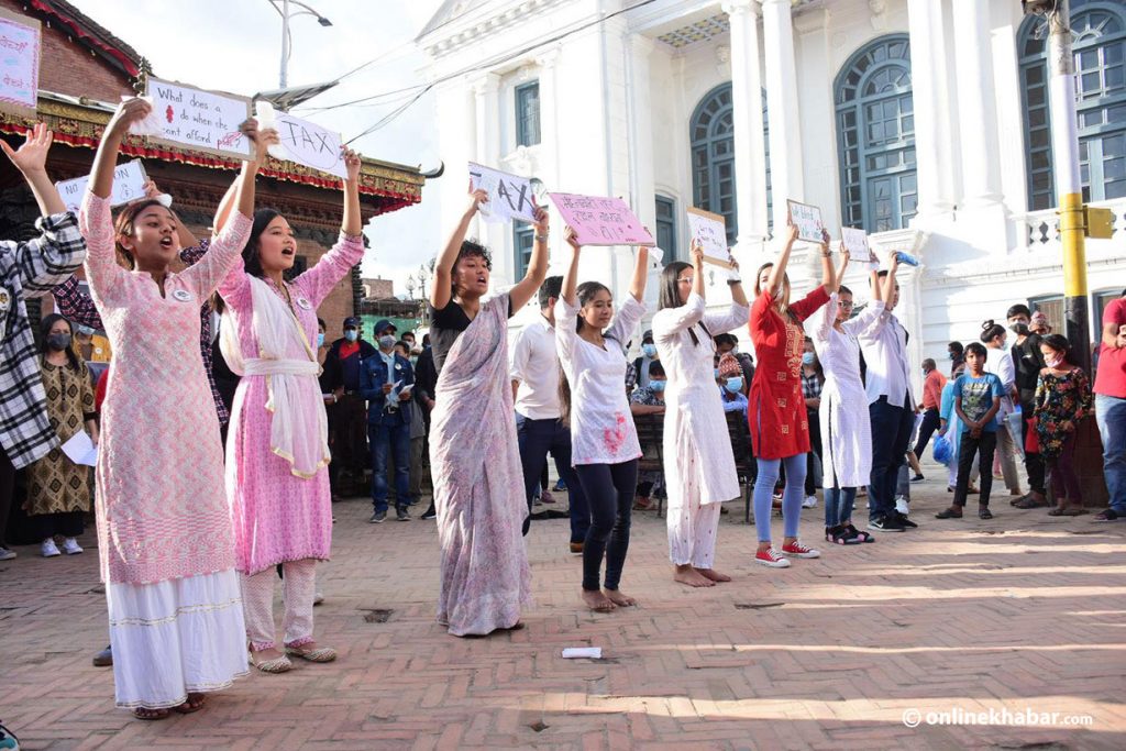प्याडमा कर लिएको विरोधमा बसन्तपुरमा प्रदर्शन