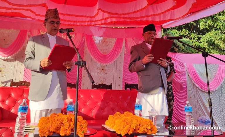 बागमतीका नवनियुक्त मुख्यमन्त्री र मन्त्रीहरुले लिए शपथ