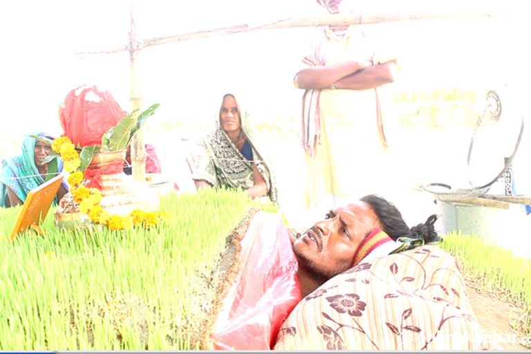 सप्तरीका साधुले उमारे शरीरमाथि जमरा
