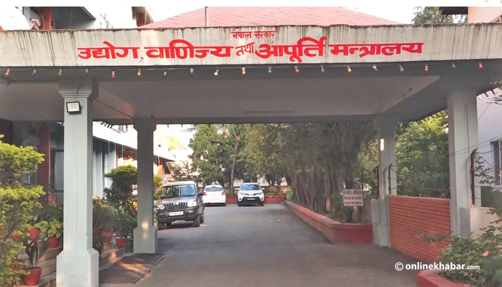 मोबाइल, मोटरसाइकल लगायत १० प्रकारका सामान नेपाल भित्र्याउन बन्देज (सूचीसहित)