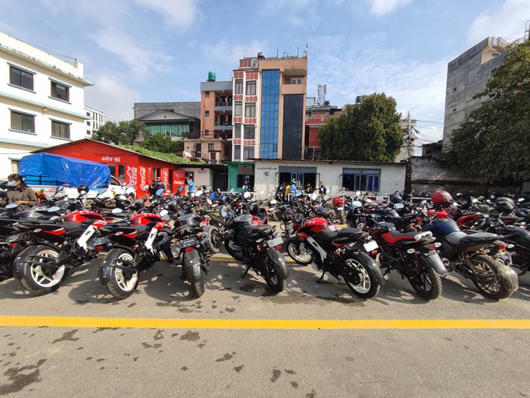 नम्बर प्लेट नराखी चलाएका २१९ वटा मोटरसाइकल प्रहरी नियन्त्रणमा