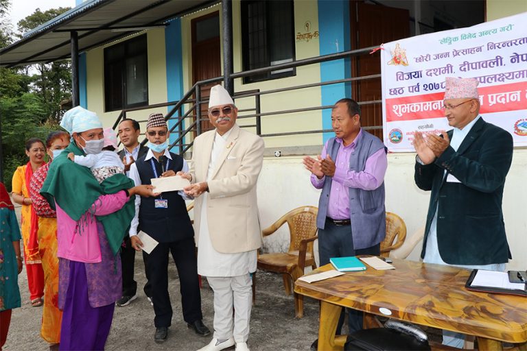 छोरी जन्माउने १४ आमा सम्मानित