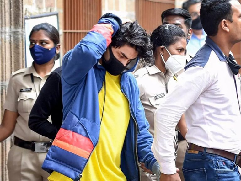 पिता साहरुखसँग ‘पठान’को सुटिङमा व्यस्त आर्यन ड्रग्स पार्टीमा कसरी पुगे ?