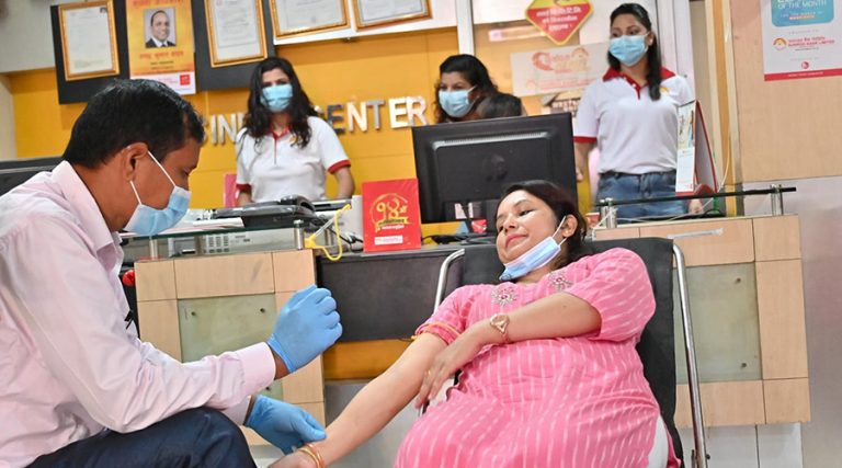 सनराइज बैंकको १४ औं वार्षिक उत्सवमा रक्तदान कार्यक्रम
