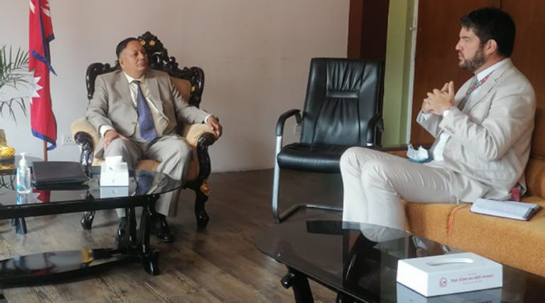 शिक्षामन्त्री पौडेल र युनिस्को नेपाल प्रमुख माइकलबीच भेटवार्ता