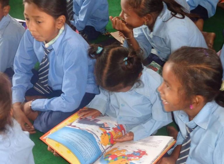 हातमा किताब समाएपछिका माडीका बालबालिकाको कथा