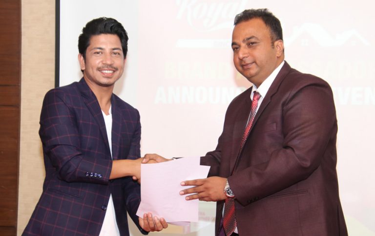प्रकाश सपूतलाई प्रश्न : आफ्नो र अरुको गीतमा अभिनय गर्दा विभेद गर्नुहुन्छ हो ?