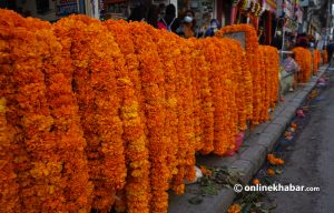 भाइटीकामा थरीथरीका माला, कति पर्छ मूल्य ?