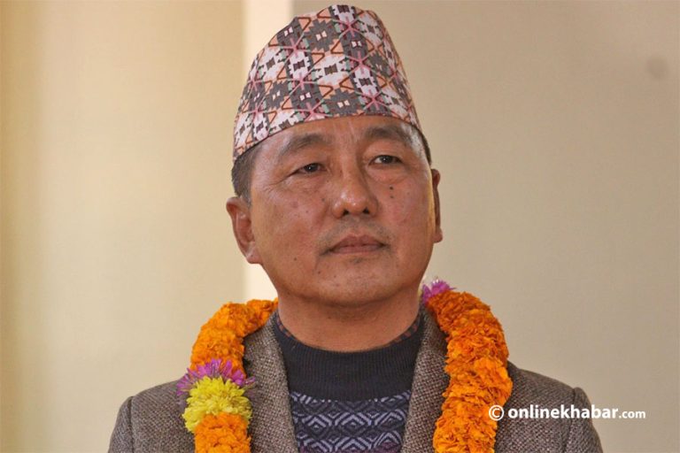 राप्रपा कार्यालयमा कमल थापाको कुर्सी सुरक्षित, लिङ्देन बसे छुट्टै कुर्सीमा