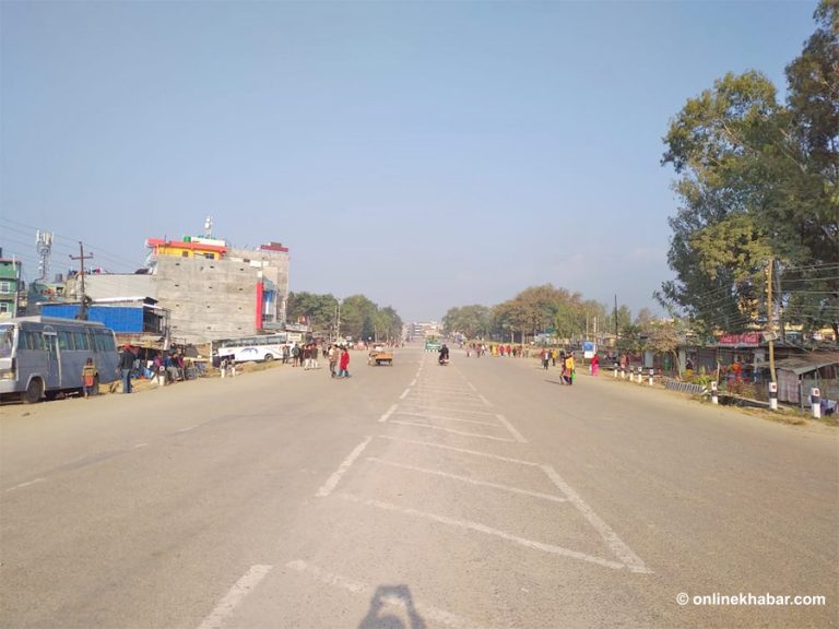 सुर्खेतमा बन्द गराउँदै हिँडेका २ जना पक्राउ