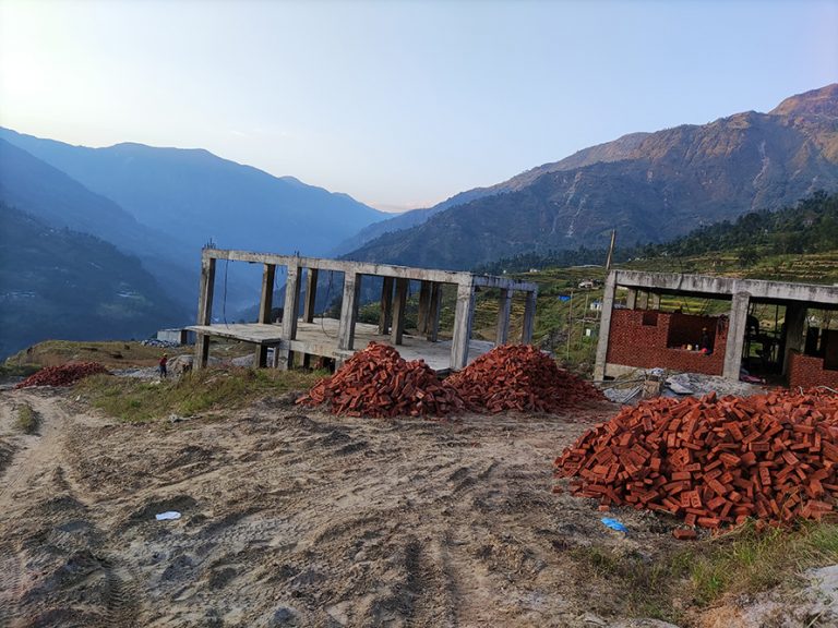 बाह्रबिसे सबस्टेसनका ठेकदारलाई कुलमानले भने- नसुध्रिए ठेक्का तोड्छौं