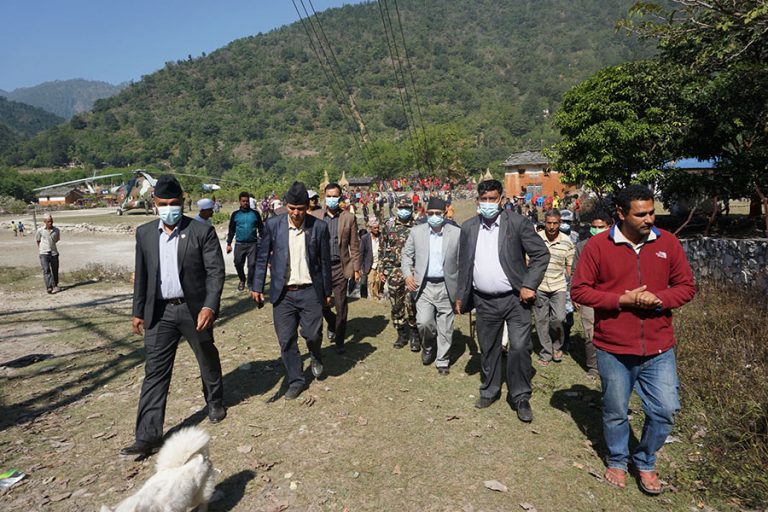 गृहमन्त्री खाँणद्वारा सुदूरपश्चिमको बाढीपहिरो प्रभावित क्षेत्र निरीक्षण