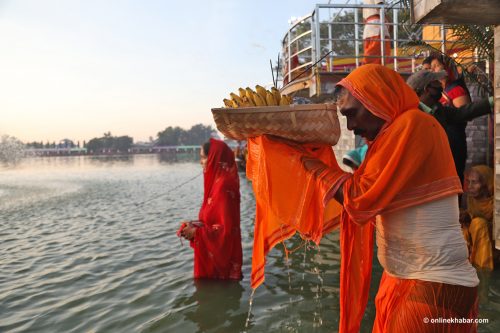 जनकपुरमा यसरी मनाइयो छठ (फोटो फिचर)