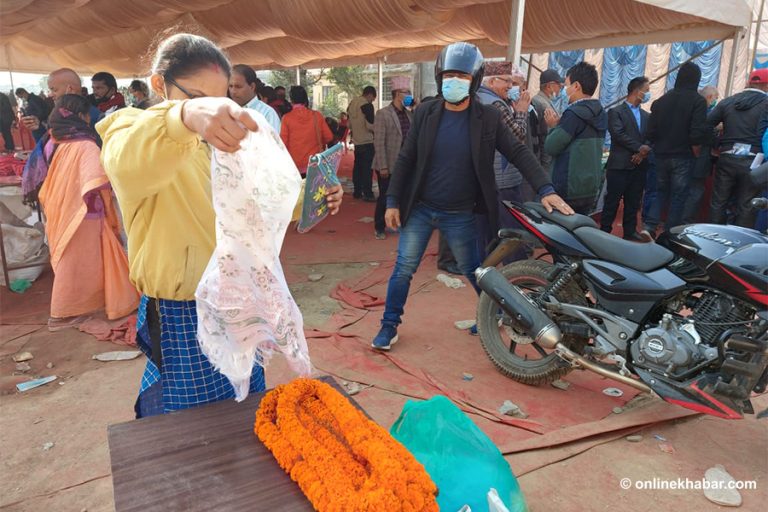 एमालेको बन्दसत्र परिसरमा खादा-मालाको व्यापार सुरु