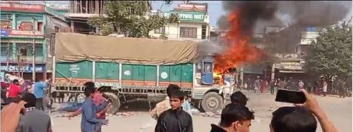 कैलालीमा ट्रकको ठक्करबाट एक महिलाको मृत्यु, स्थानीयले गरे ट्रकमाथि आगजनी