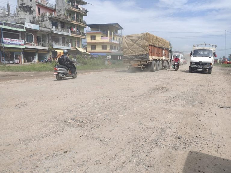 दशैं यात्रा सहज बनाउन दुई व्यस्त राजमार्ग तत्काल मर्मत गरिने