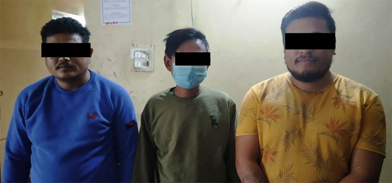 बारामा पटाकासहित तीन जना पक्राउ