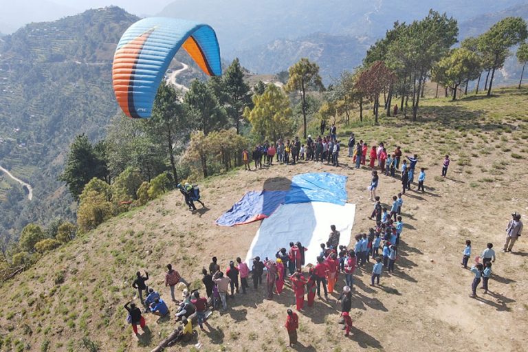 गुल्मीको मदानेमा प्याराग्लाइडिङ महोत्सव