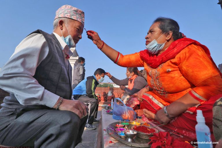 बालगोपालेश्वर मन्दिरमा बिहानैदेखि भाइटीका (फोटो फिचर)