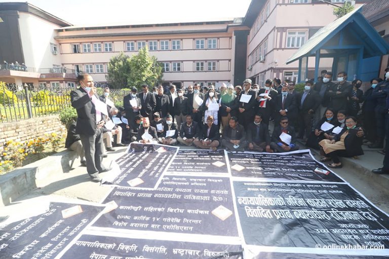 सर्वोच्चमा आज पनि कानून व्यवसायीको धर्ना