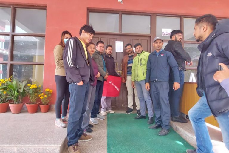 त्रिविका पदाधिकारीको कार्यालयमा अनेरास्ववियुको तालाबन्दी