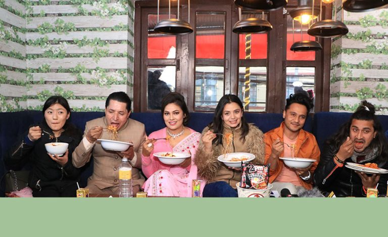 जब नीता, हरिहर, सुनिता र प्रदीप चिकेन स्टेसन पुगे