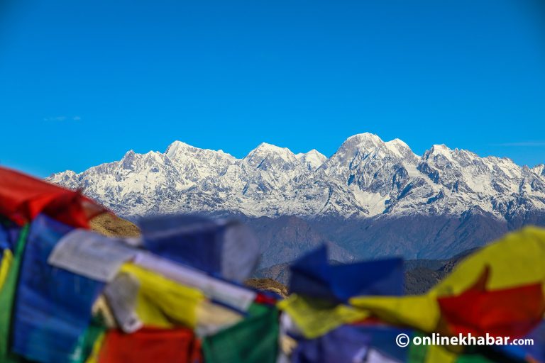 नयाँ वर्ष मनाउन कालिञ्चोकमा भीड