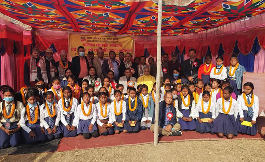 दलित समुदायका ३७ बालिकालाई शान्ति समाजले दियो छात्रवृत्ति