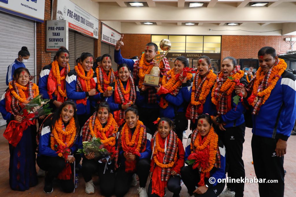 नेपाली भलिबल टोली स्वदेश फर्कियो, विमानस्थलमा भव्य स्वागत