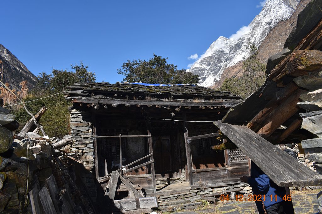 भूकम्पले क्षतिग्रस्त गोरखाका ५ गुम्बा पुनर्निर्माणको जिम्मा पुरातत्व विभागलाई