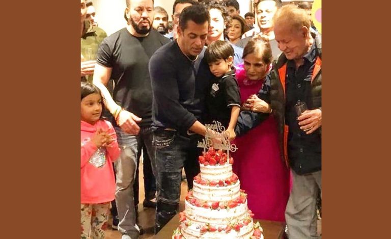 सर्प टोकाइको उपचारपछि सलमानले मनाए ५६ औं जन्मदिन