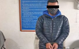 बिइङ ह्‍युमनका म्‍यानेजर ६९ लाखसहित पक्राउ